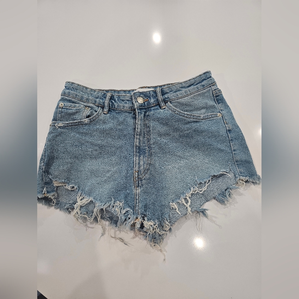 Zara's women's shorts Size: 6